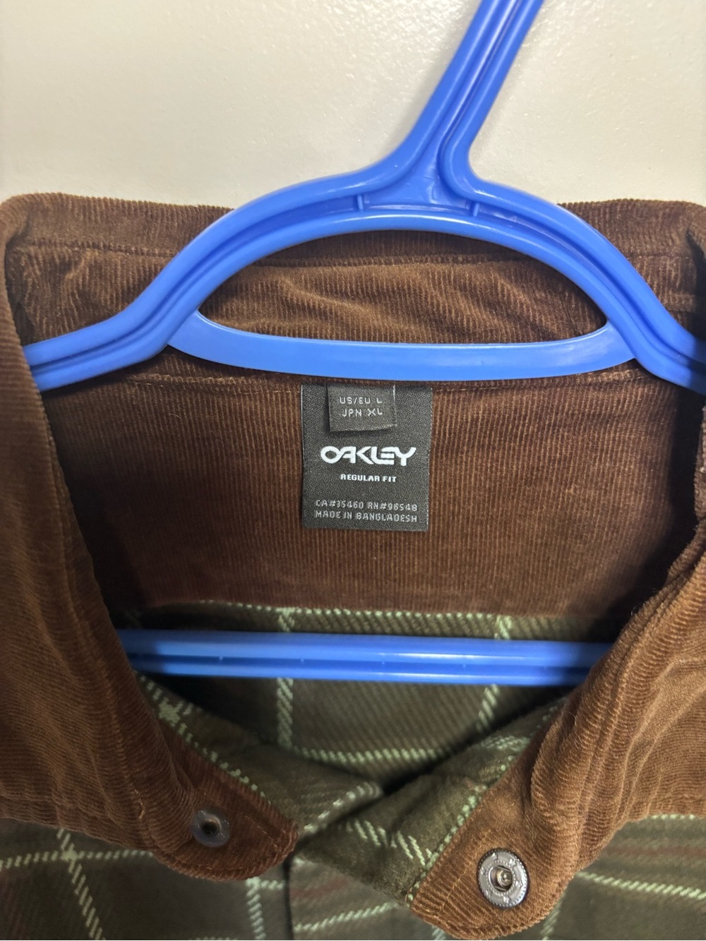 Oakley Mens cozy bear flannel 2.0 Green Plaid Snap-Front with Brown Collar - Picture 4 of 6